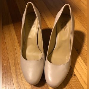 Naturalizer pumps
